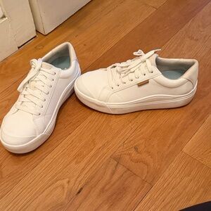 Dr. Scholl's Cream Sneakers
